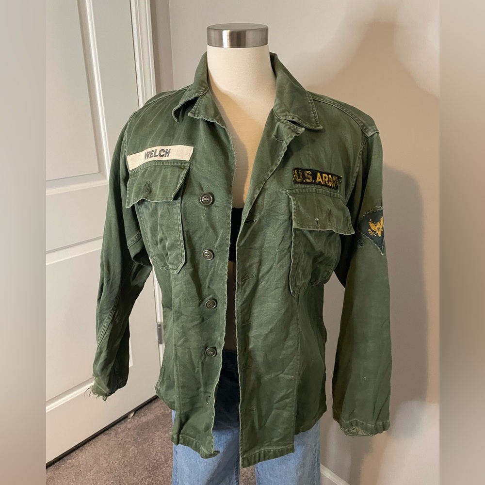 Vietnam era vintage army shirt with name, patches and division